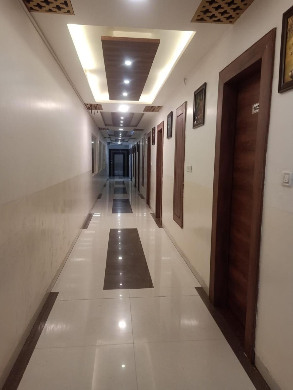 Hotel Ps Residency à Shivpurī Extérieur photo