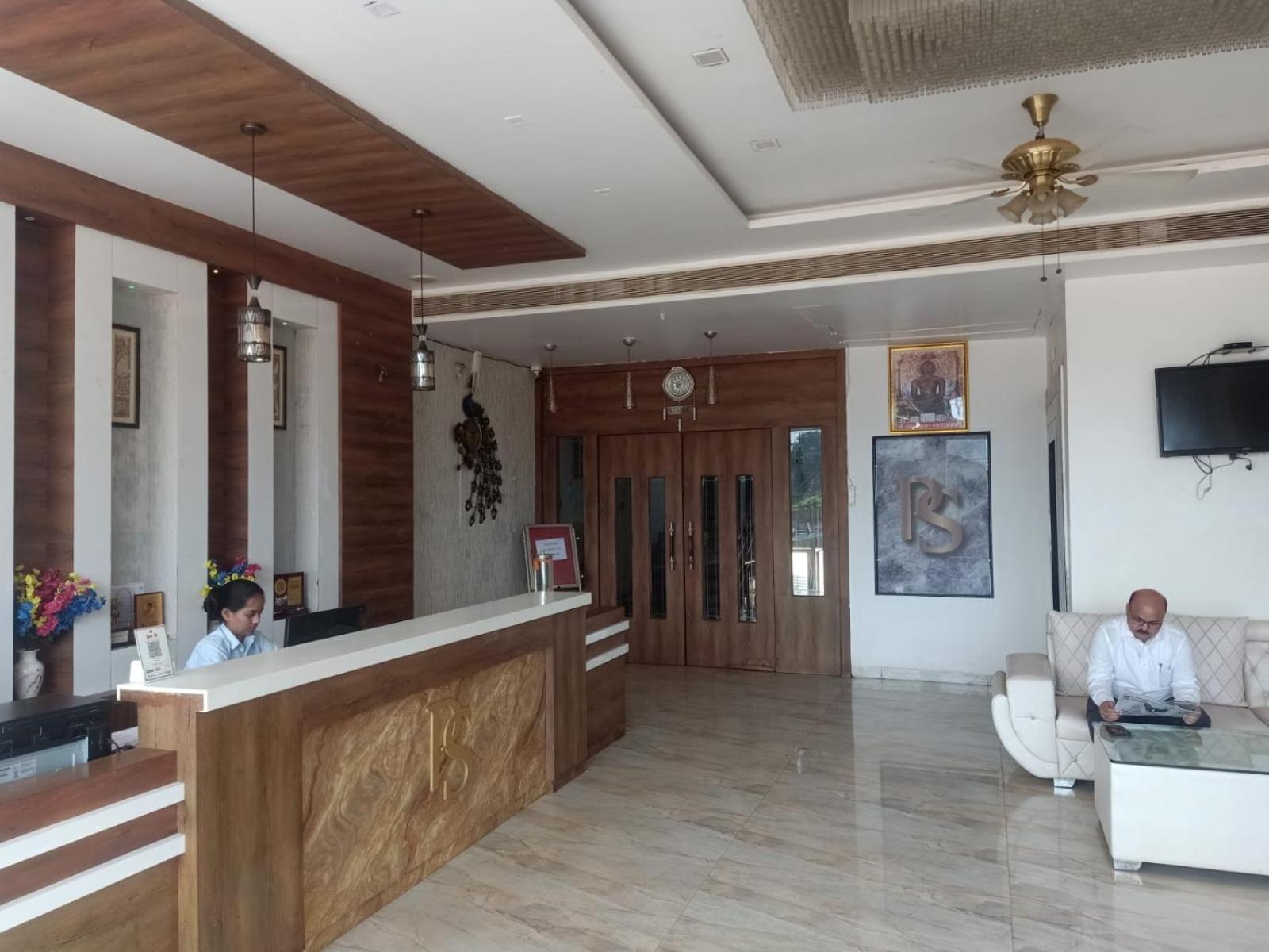 Hotel Ps Residency à Shivpurī Extérieur photo