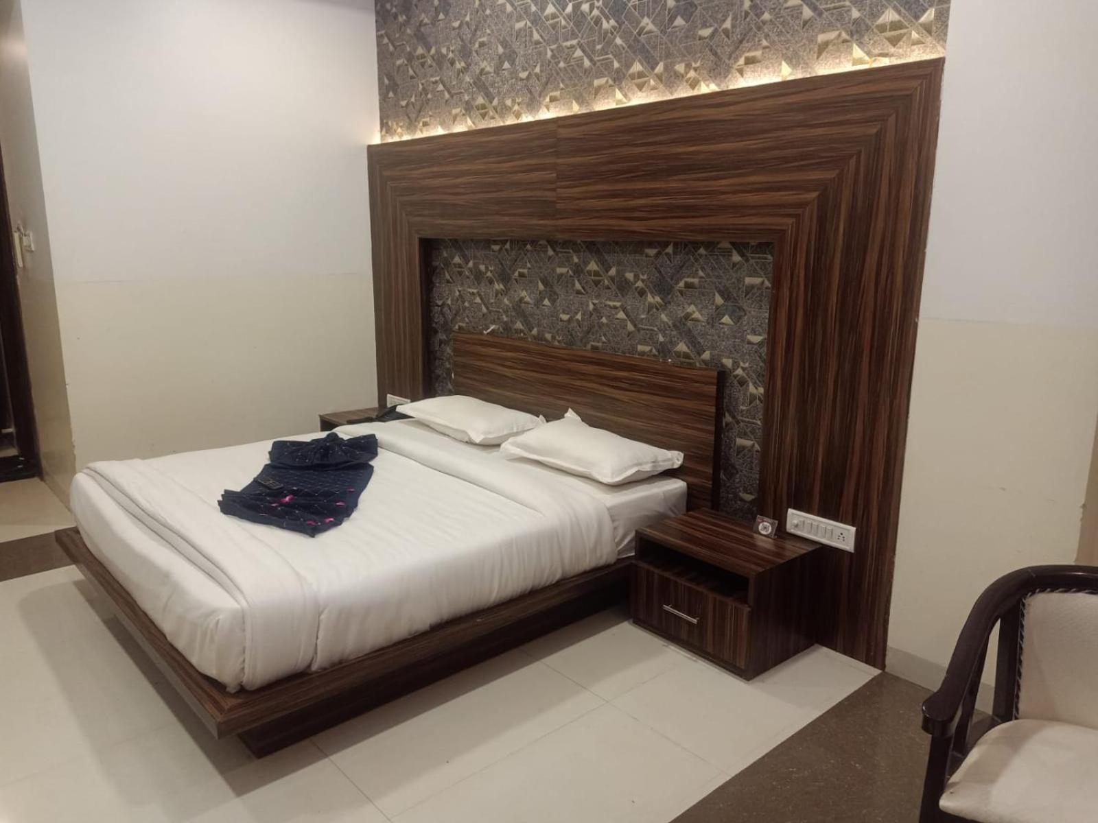 Hotel Ps Residency à Shivpurī Extérieur photo